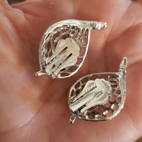 Vintage Signed Sarah Coventry Silvertone Filigree Leaf Clip Earrings - Picture 5 of 6
